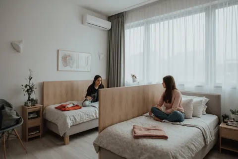 قبل از اسکان، این نشانه‌ها را ببین؛ راهنمای واقعی انتخاب هم‌اتاقی در خوابگاه دخترانه