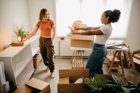 در شروع اقامت در پانسیون دخترانه در تهران چه وسایلی با خود ببریم؟